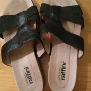 Black sandals size 7